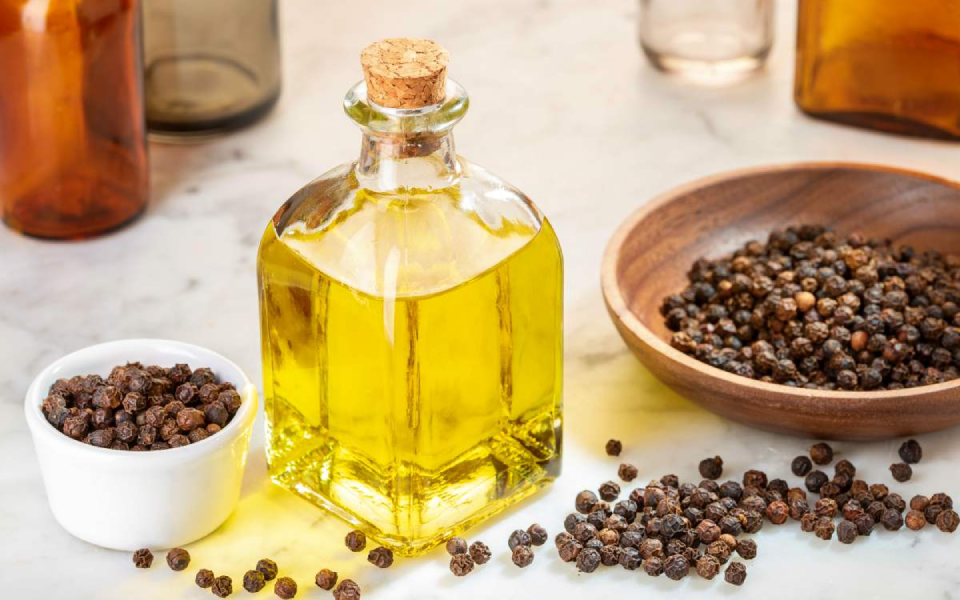 Black Pepper Oil (Essential oil)